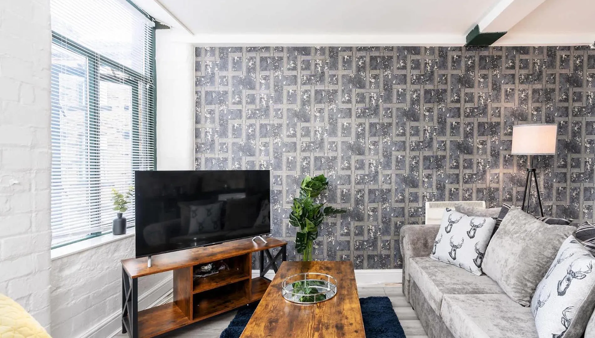 Apartment With Central Accommodation & Super Fast Wifi- Ideal For Leisure Contractors برادفورد